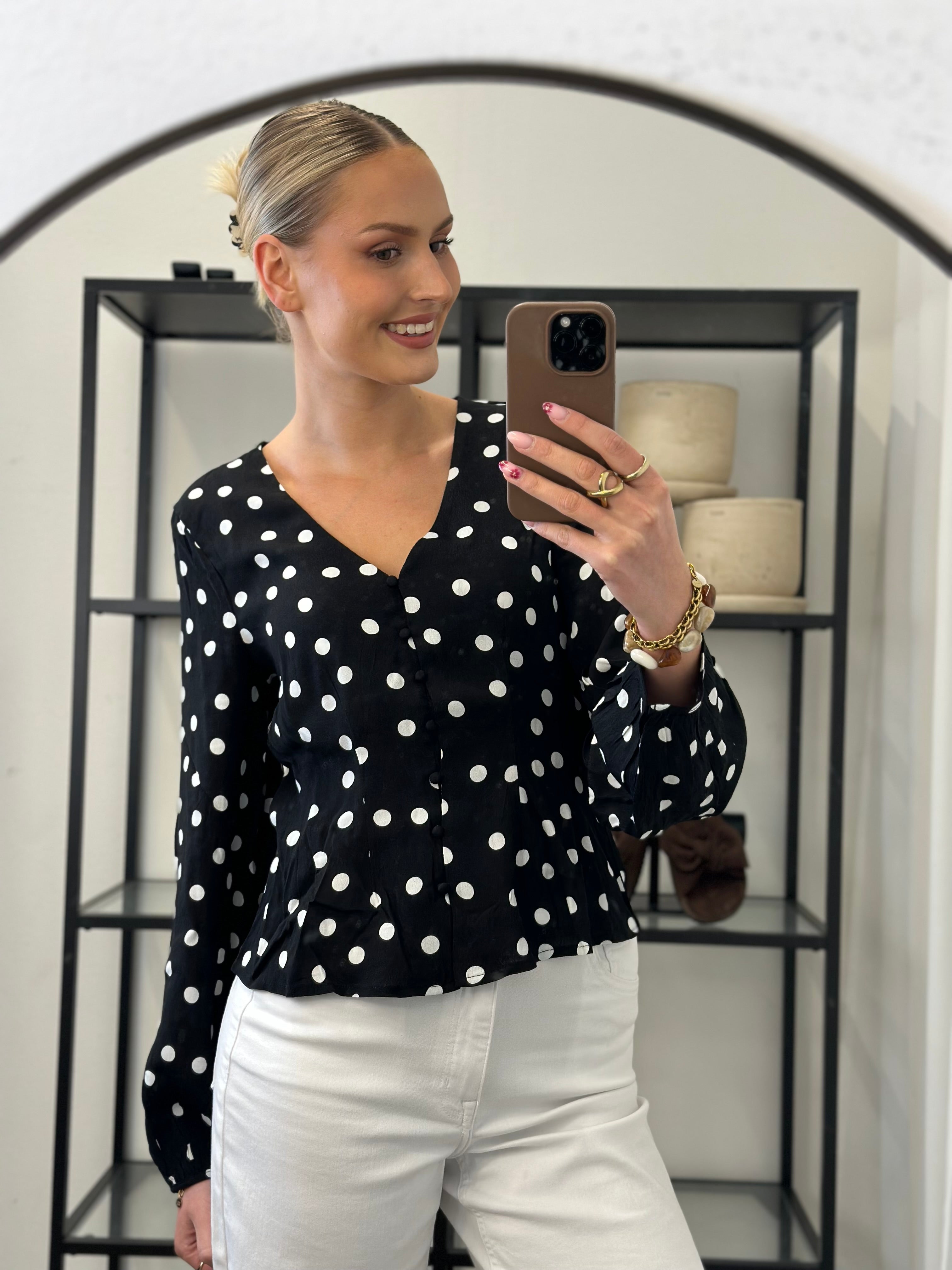 VEROMODA - ELISA L/SV-NECK BUTTON TOP - BLACK/ SNOW WHITE