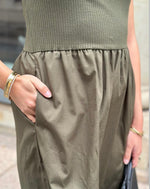 Ladda upp bild till gallerivisning, SOAKED - SIMONE PHOEBE DRESS - GRAPE LEAF
