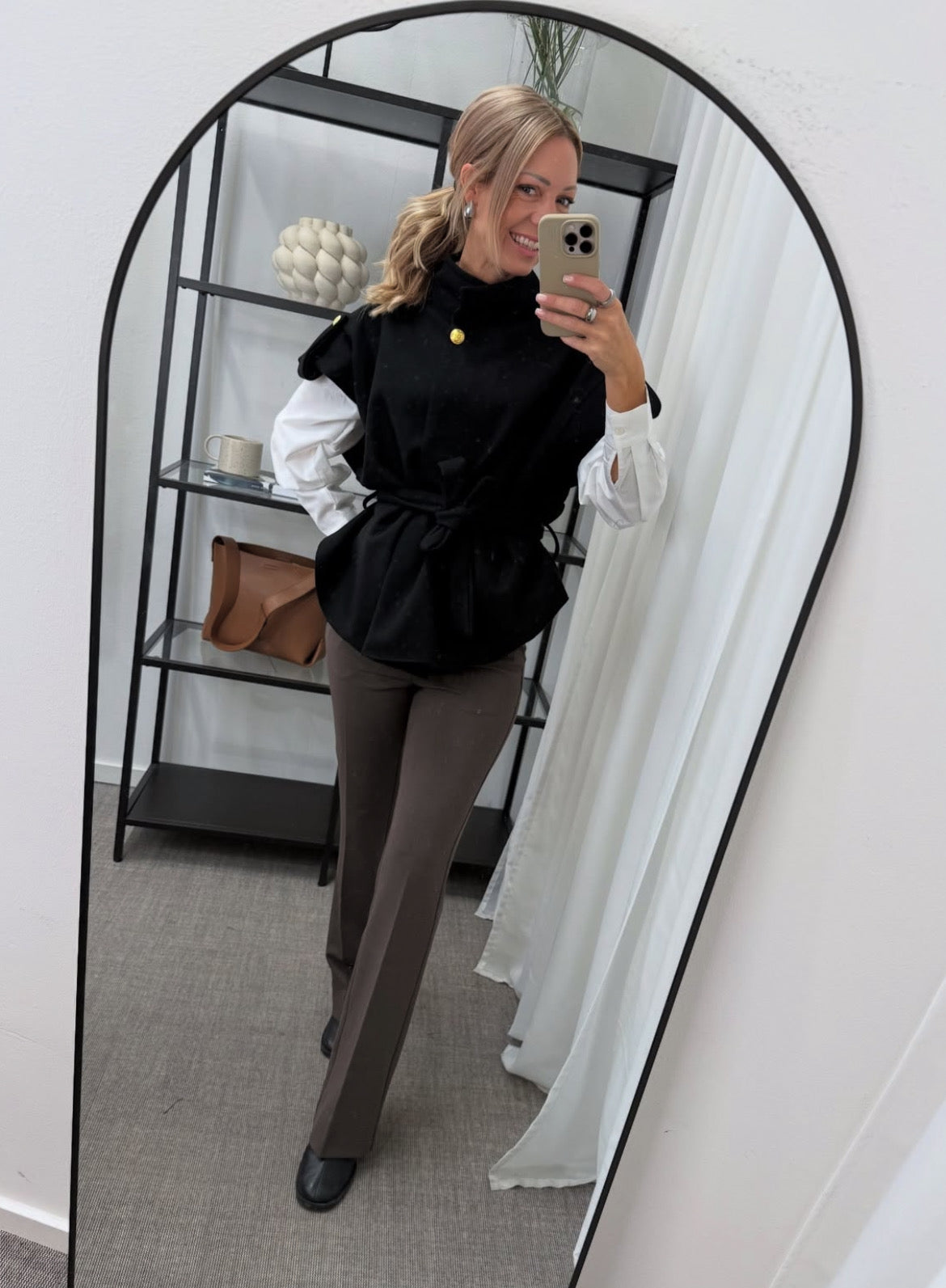 COSY HOUSE - VÄST - SVART