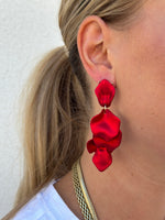 Ladda upp bild till gallerivisning, BOW19DETAILS - LEAF EARRINGS- METALLIC RED
