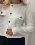 Ladda upp bild till gallerivisning, JDY - ALLY L/S BOUCLE BLAZER JRS - CLOUD DANCER
