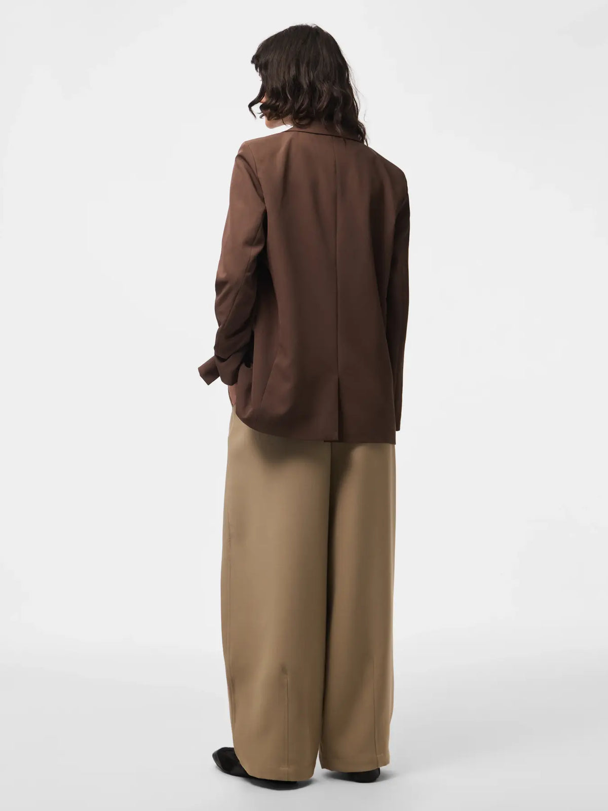 PIECES - BOZZY LOSE BLAZER - HOT FUDGE