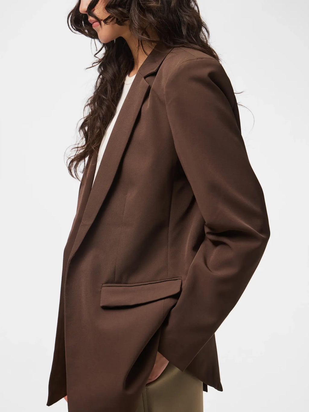PIECES - BOZZY LOSE BLAZER - HOT FUDGE