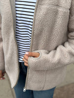 Ladda upp bild till gallerivisning, PIECES - SADIA TEDDY JACKET - SILVER GRAY
