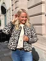 Ladda upp bild till gallerivisning, MARTA - ROSEANNE JACKET - BEIGE LEO
