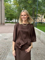 Ladda upp bild till gallerivisning, COSY HOUSE - GLANSIG BLUS - BRUN

