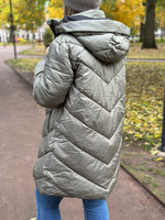 Ladda upp bild till gallerivisning, JDY - SKYLAR PADDED HOOD JACKET - VETIVER/BLACK
