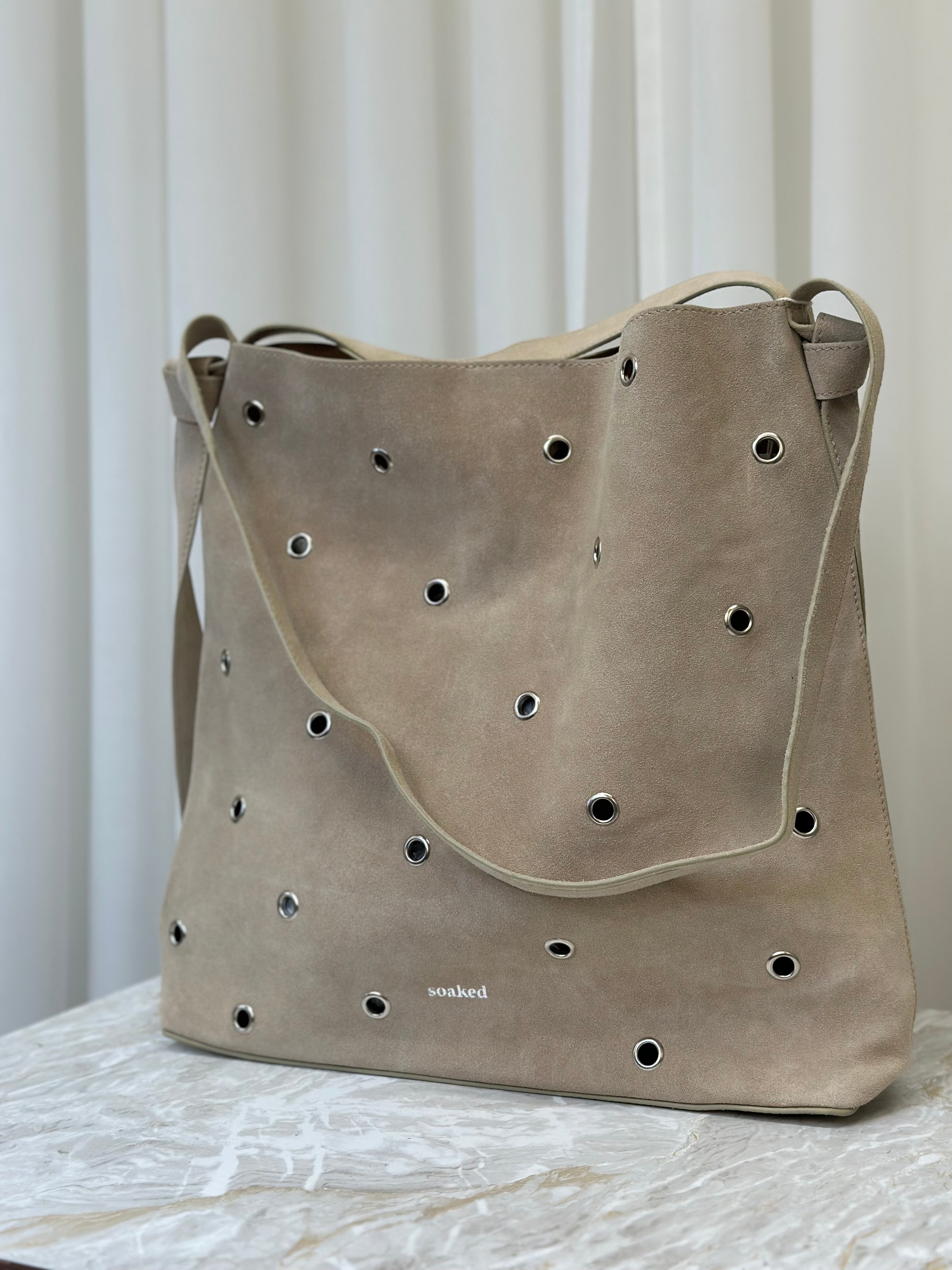 SOAKED - CALILJE EYELETS SUEDE BAG - WHITE PEPPER