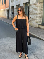 Ladda upp bild till gallerivisning, JÖRLEVIK - PLISSERAD JUMPSUIT- SVART
