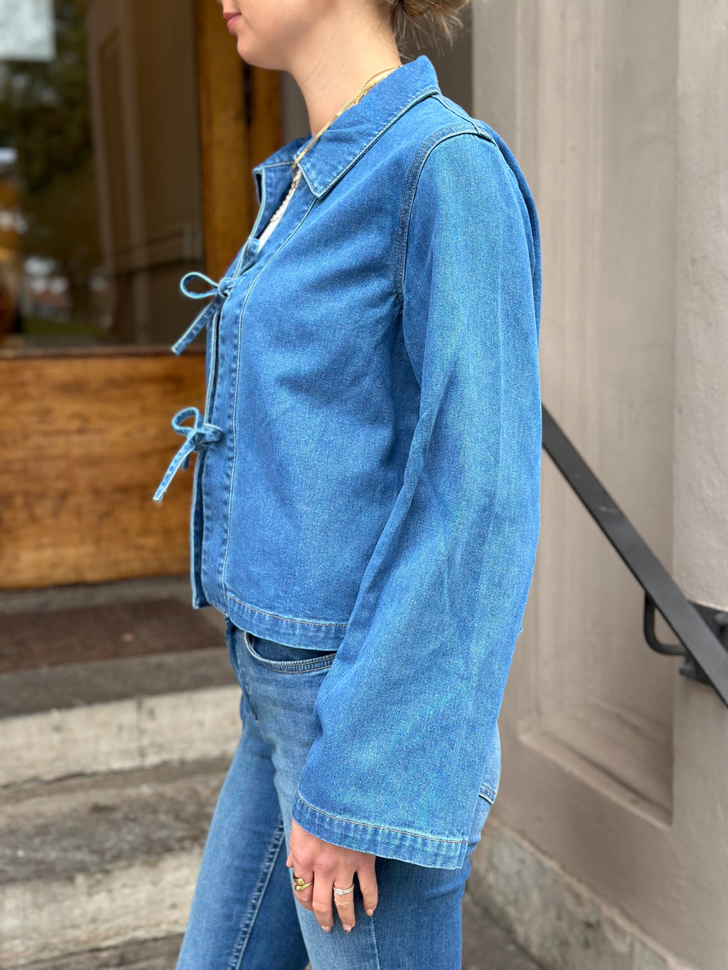ONLY - THORA LS BOW SHIRT - MEDIUM BLUE DENIM