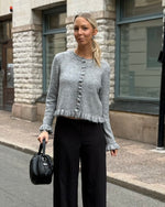 Ladda upp bild till gallerivisning, PIECES - LYDIA LS FRILL KNIT CARDIGAN - MEDIUM GREY MELANGE
