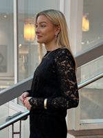 Ladda upp bild till gallerivisning, MARTA - SPETS TOPP 7707 - BLACK
