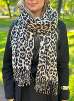 Ladda upp bild till gallerivisning, PIECES - LONG SCARF - TOASTED COCONUT/LEO
