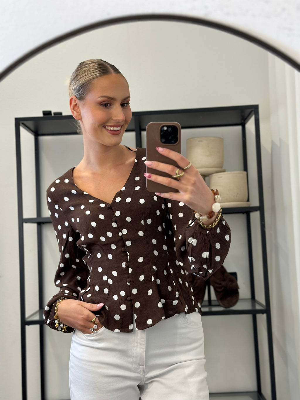 VEROMODA - ELISA L/SV-NECK BUTTON TOP - CHOCOLATE/SNOW WHITE