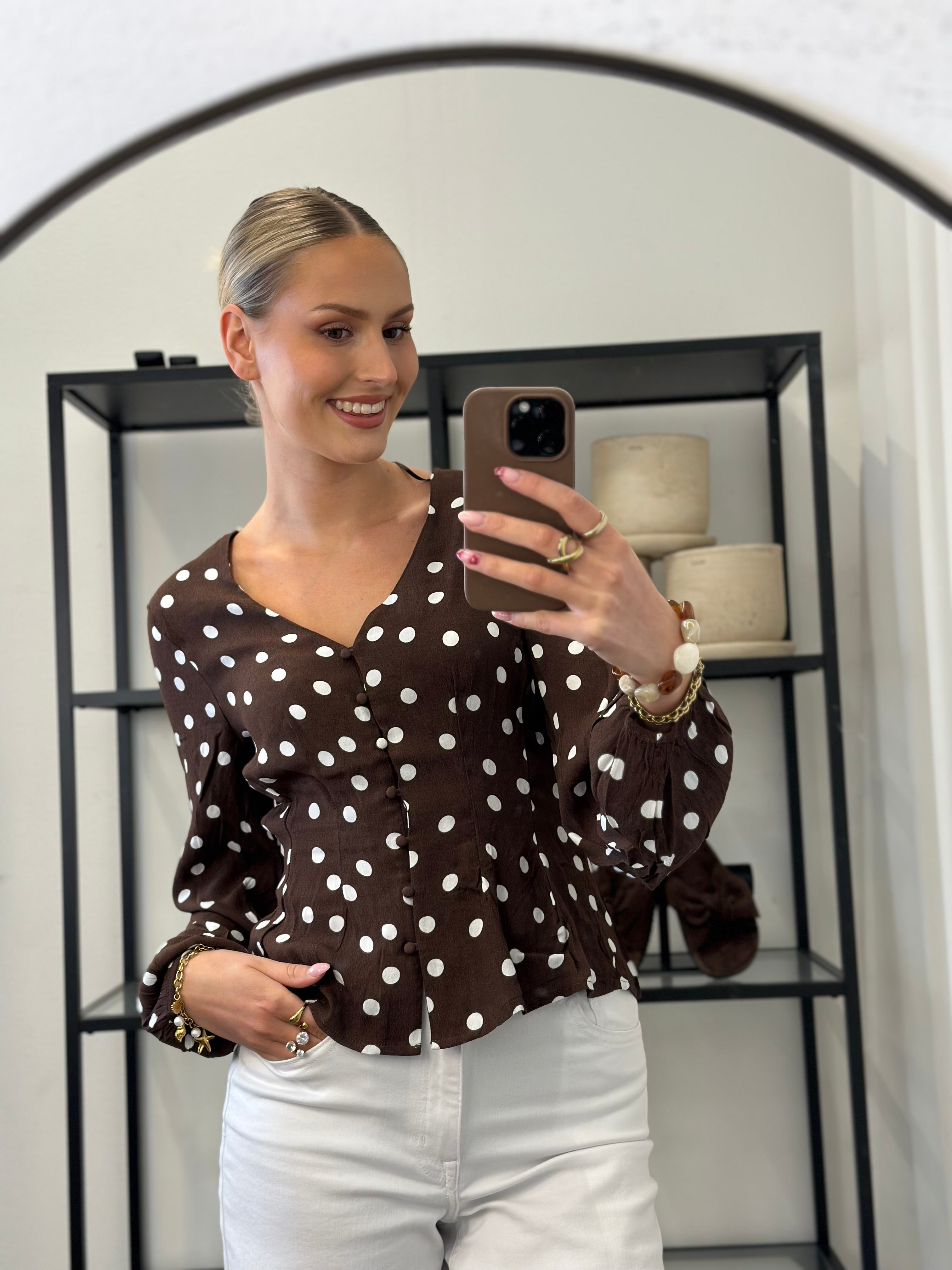 VEROMODA - ELISA L/SV-NECK BUTTON TOP - CHOCOLATE/SNOW WHITE