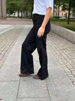 Ladda upp bild till gallerivisning, ONLY - MADISON BLUSH HW WIDE - BLACK DENIM
