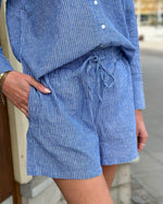 Ladda upp bild till gallerivisning, JDY - MILA HW SHORTS - STAR SAPPHIRE/CLOUD DANCER
