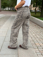 Ladda upp bild till gallerivisning, ONLY - MADISON BLUSH HW LEO WIDE - WASHED BLACK/LEO
