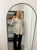 Ladda upp bild till gallerivisning, JDY - TROYA LIFE SHIRT - SILVER LINING
