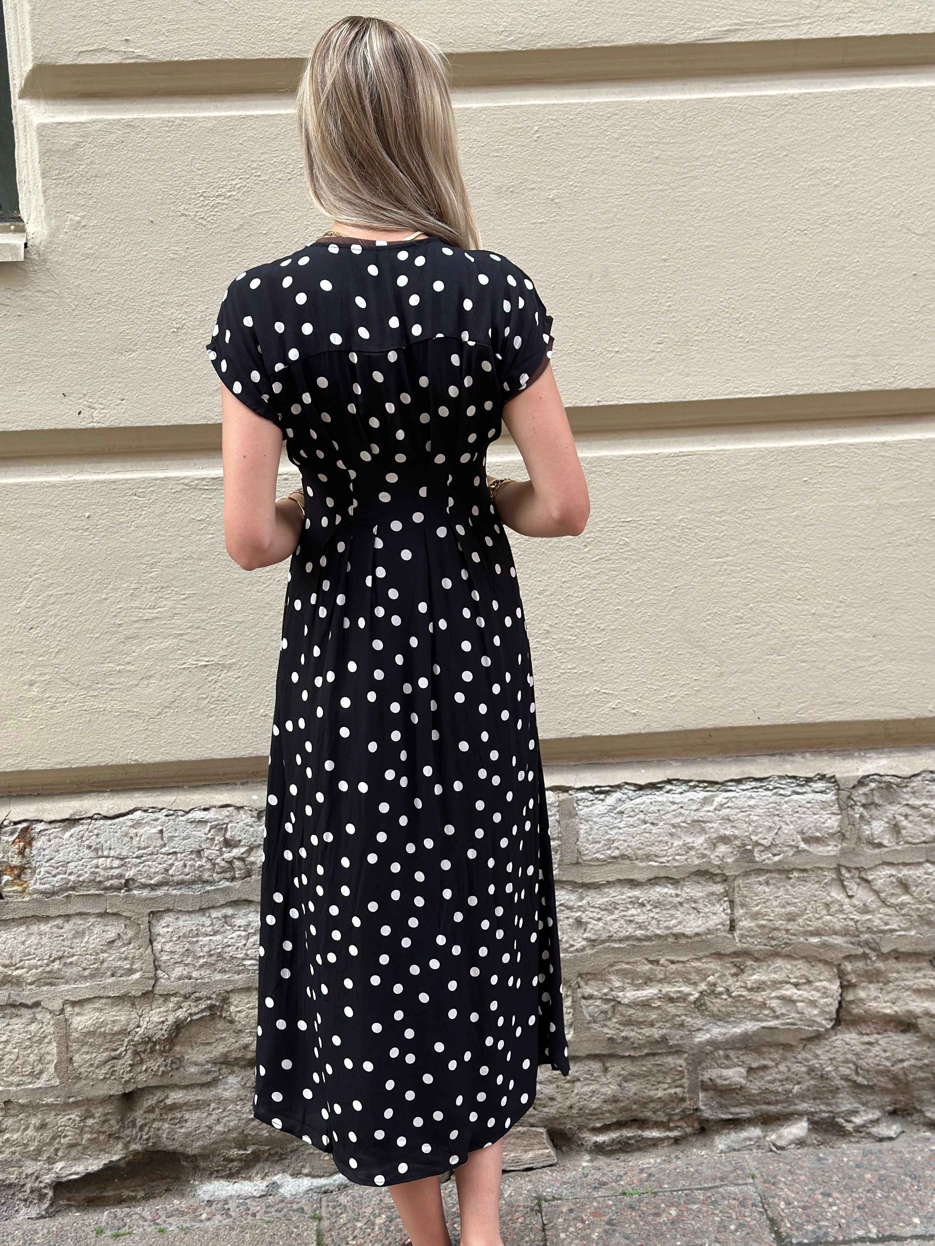 VEROMODA - ELISA SL PLEAT SHIRT 7/8 DRESS - BLACK/ SNOW WHITE