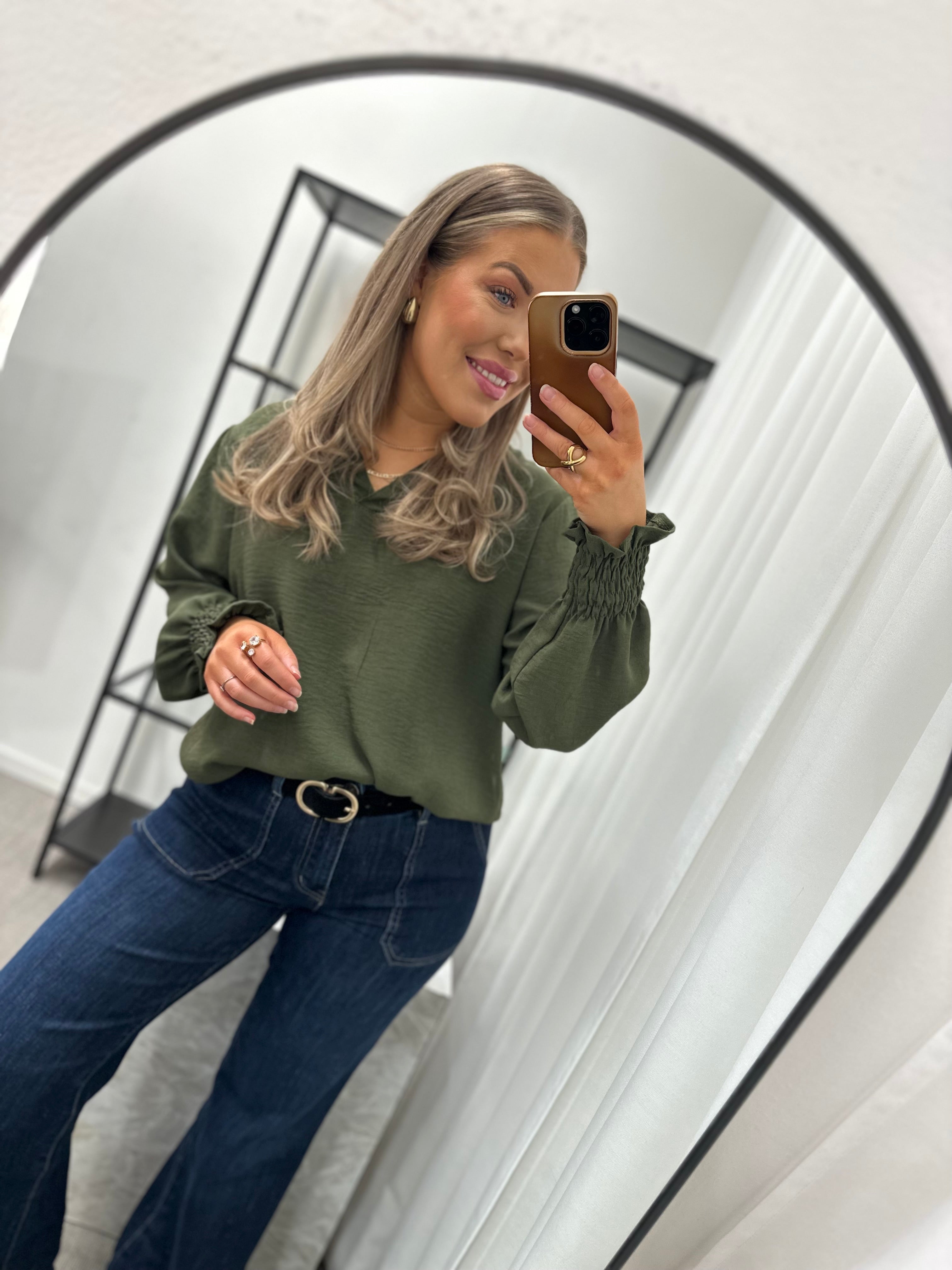 JÖRLEVIK - BLUS MED VOLANG/SMOCKNING - GRÖN