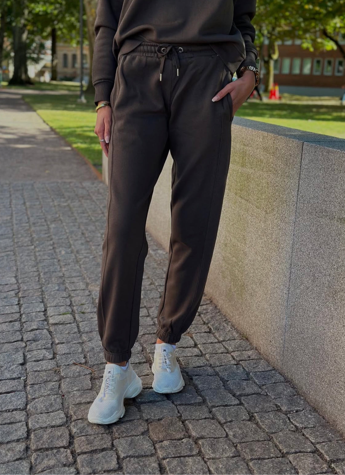 LEVETÉ ROOM - LR-NUKA SWEATPANT - BROWN