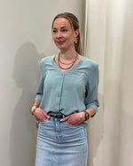 Ladda upp bild till gallerivisning, JDY - LION LIFE CAPOTE 3/4 SHIRT - SILVER BLUE
