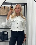 Ladda upp bild till gallerivisning, JDY - ALLY L/S BOUCLE BLAZER JRS - CLOUD DANCER
