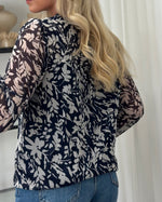 Ladda upp bild till gallerivisning, ONLY - DITSY L/S BLOUSE - NIGHT SKY/HEMA FLOWER

