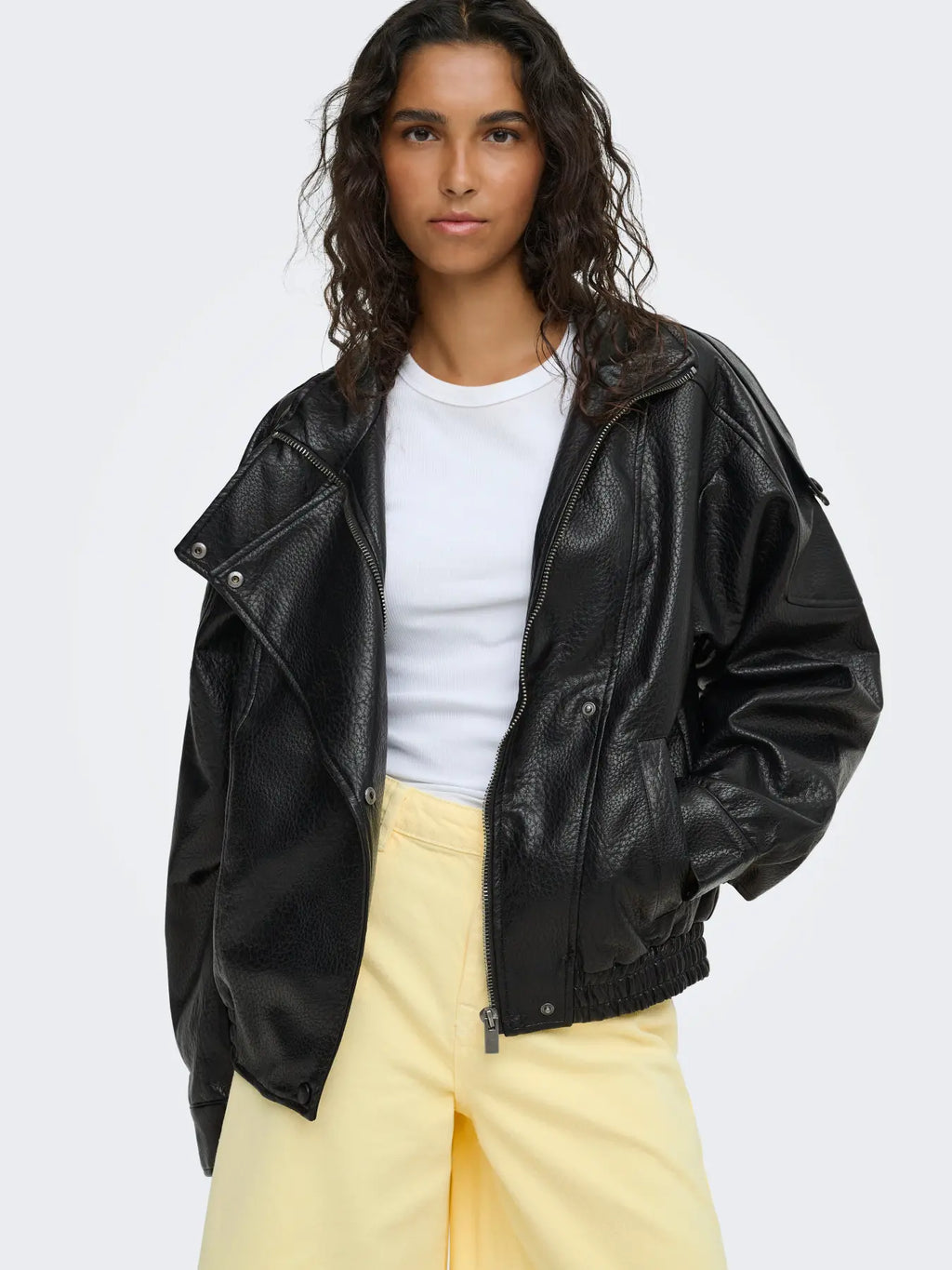 JDY - RAYE PU OVERSIZED BOMBER JACKET - BLACK