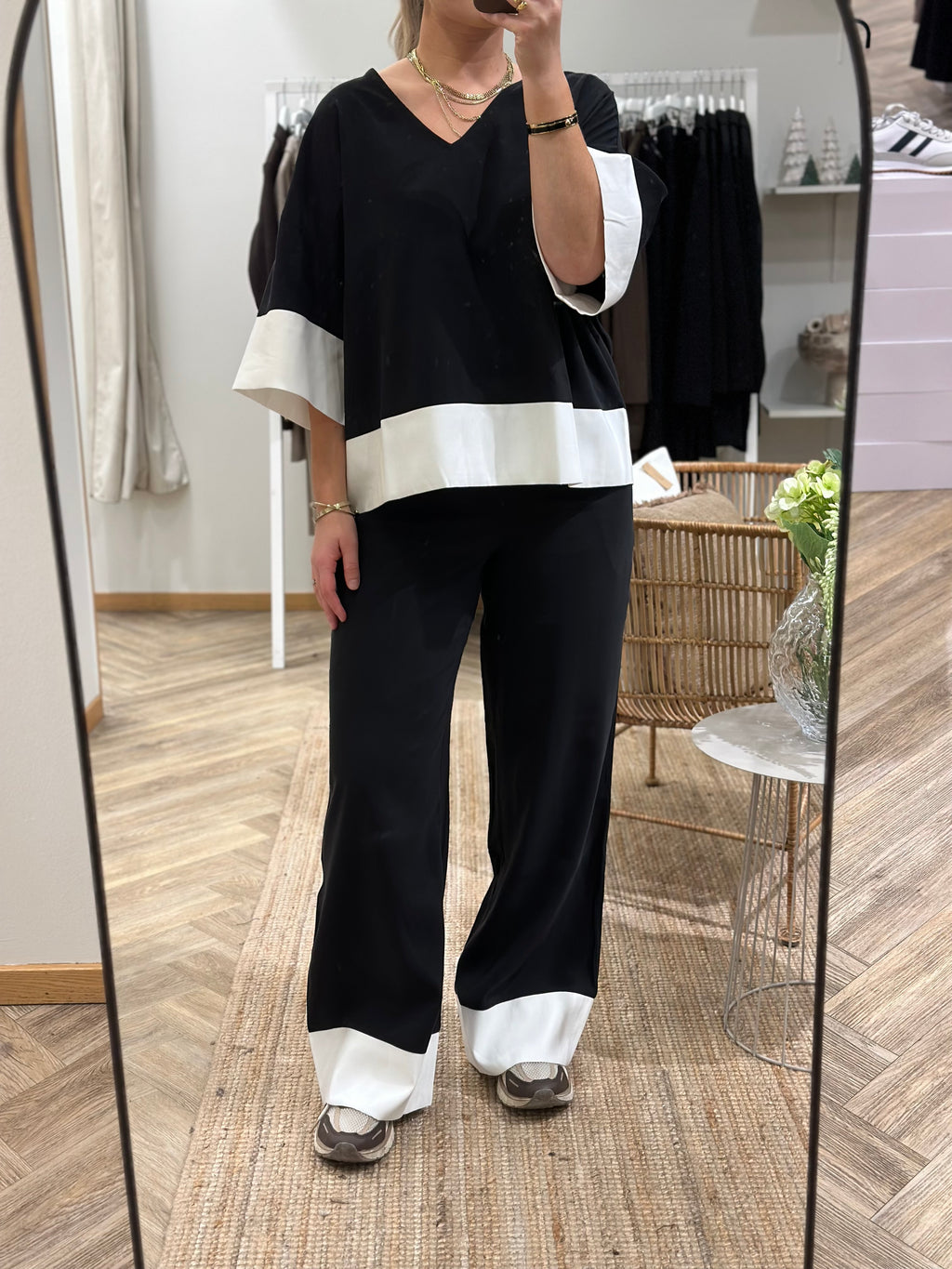 VEROMODA - ELISE 2/4 TOP - BLACK/ WHITE CONTRAST
