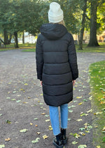 Ladda upp bild till gallerivisning, PIECES - BEE LONG NEW PUFFER JACKET - BLACK
