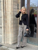 Ladda upp bild till gallerivisning, PIECES - FARIE LS O-NECK SPLIT KNIT - BLACK
