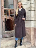 Ladda upp bild till gallerivisning, VEROMODA - FORTUNEAYA XTRA LONG COAT - CHOCOLATE TORTE

