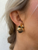 Ladda upp bild till gallerivisning, BOW19DETAILS - LIP EARRINGS SMALL - GOLD
