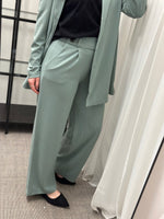 Ladda upp bild till gallerivisning, JDY - GEGGO NEW LONG PANT - CHINOIS GREEN/BLACK BUTT
