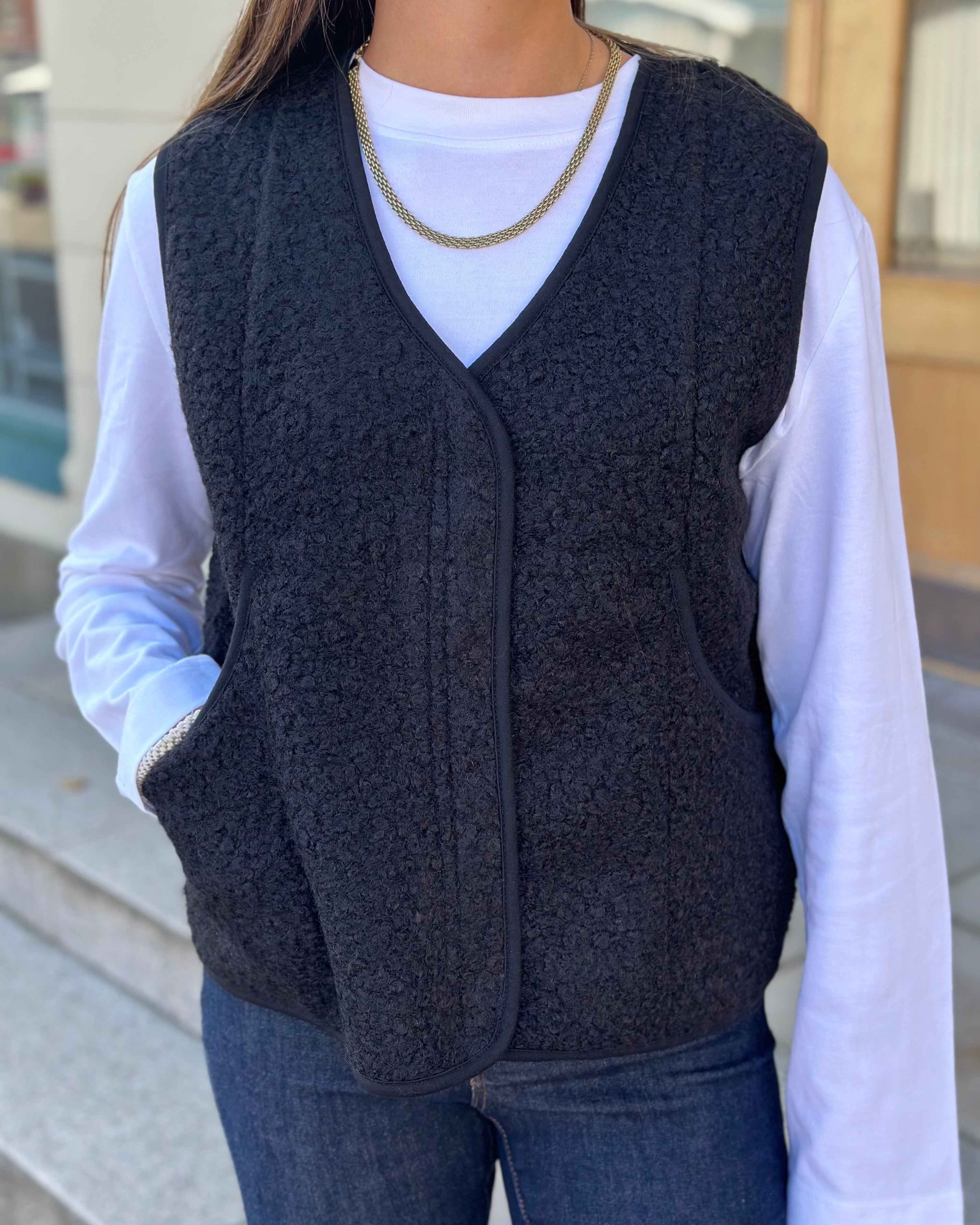 LEVETÉ ROOM - NISSA VEST - BLACK