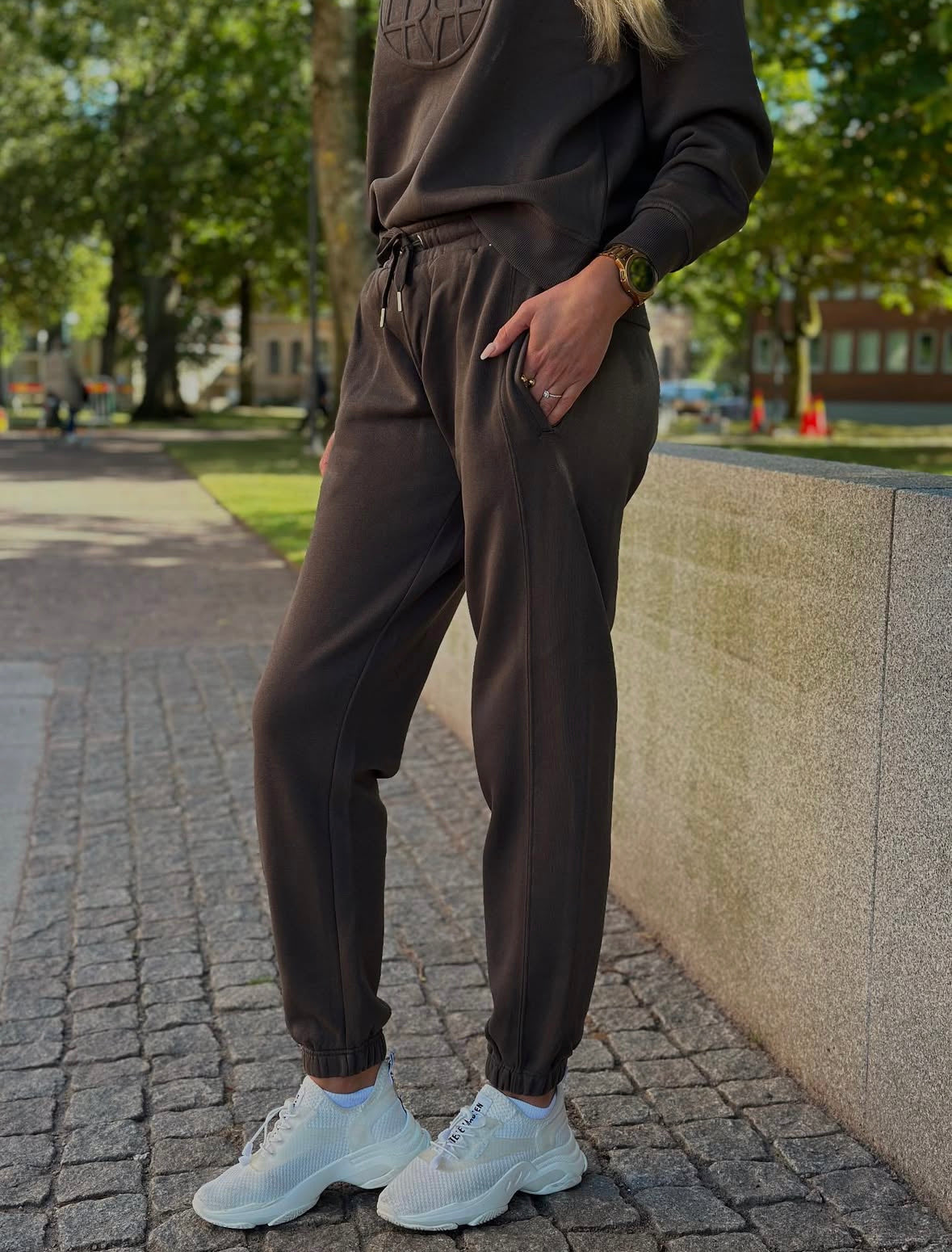 LEVETÉ ROOM - LR-NUKA SWEATPANT - BROWN