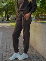 Ladda upp bild till gallerivisning, LEVETÉ ROOM - LR-NUKA SWEATPANT - BROWN
