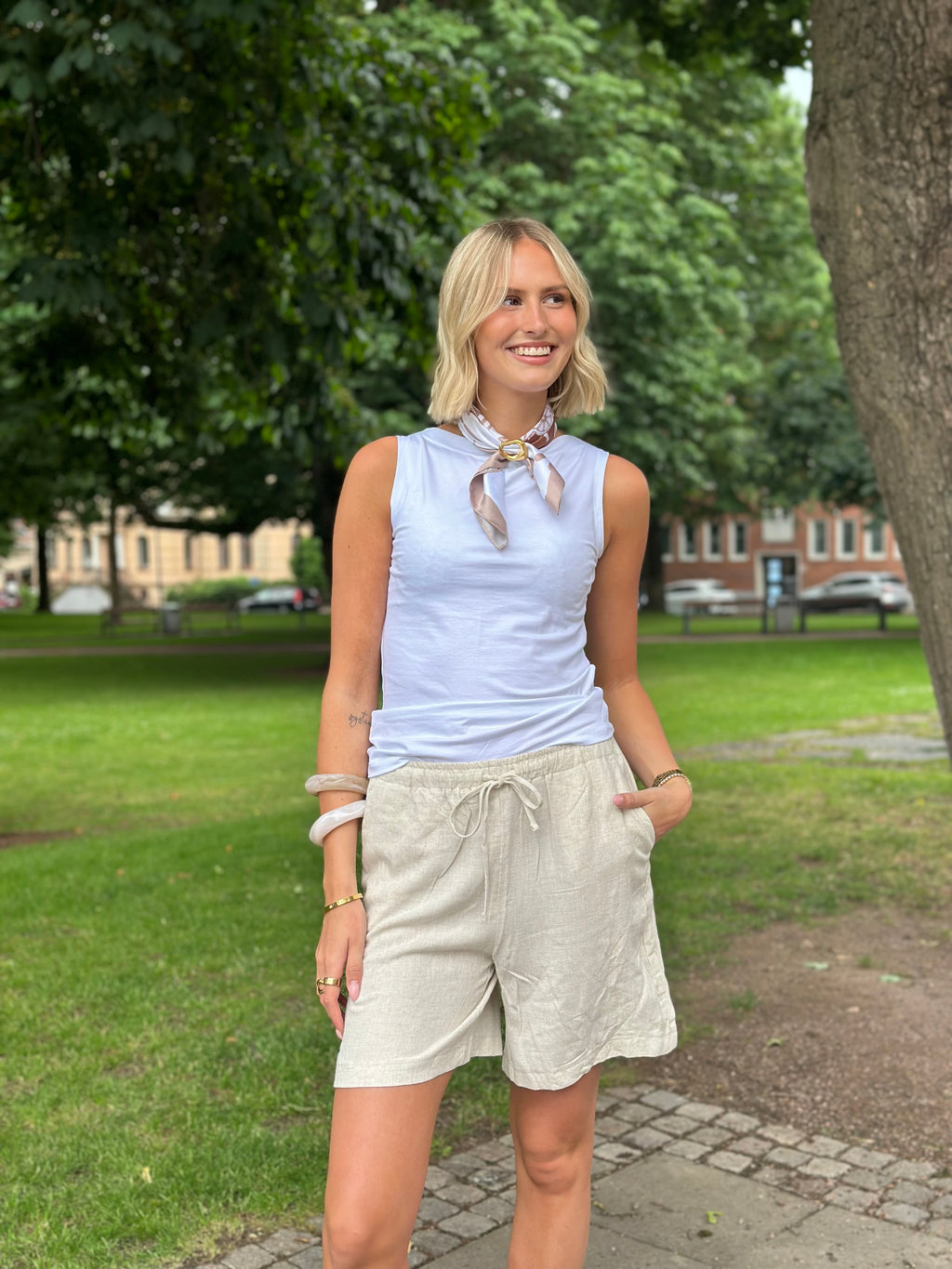 ONLY - SIESTA MW PULL-UP SHORTS - MOONBEAM