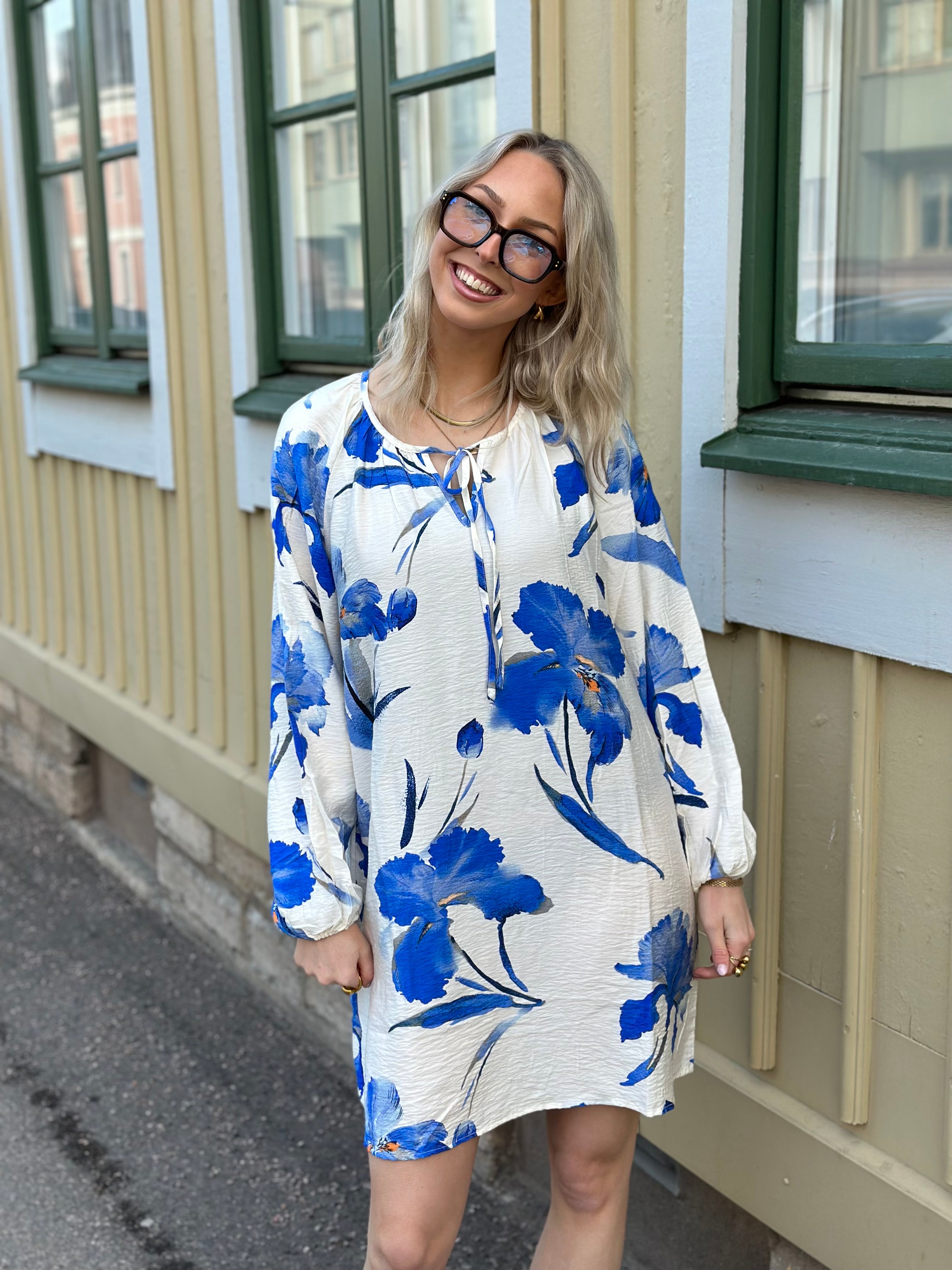 ONLY - HYACI L/S STRING SHORT DRESS - BRIGHT WHITE/ BIG BLUE