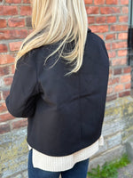 Ladda upp bild till gallerivisning, VERO MODA - VINCEMIA SHORT JACKET - BLACK
