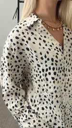 Ladda upp bild till gallerivisning, JDY - TROYA LIFE SHIRT - SILVER LINING
