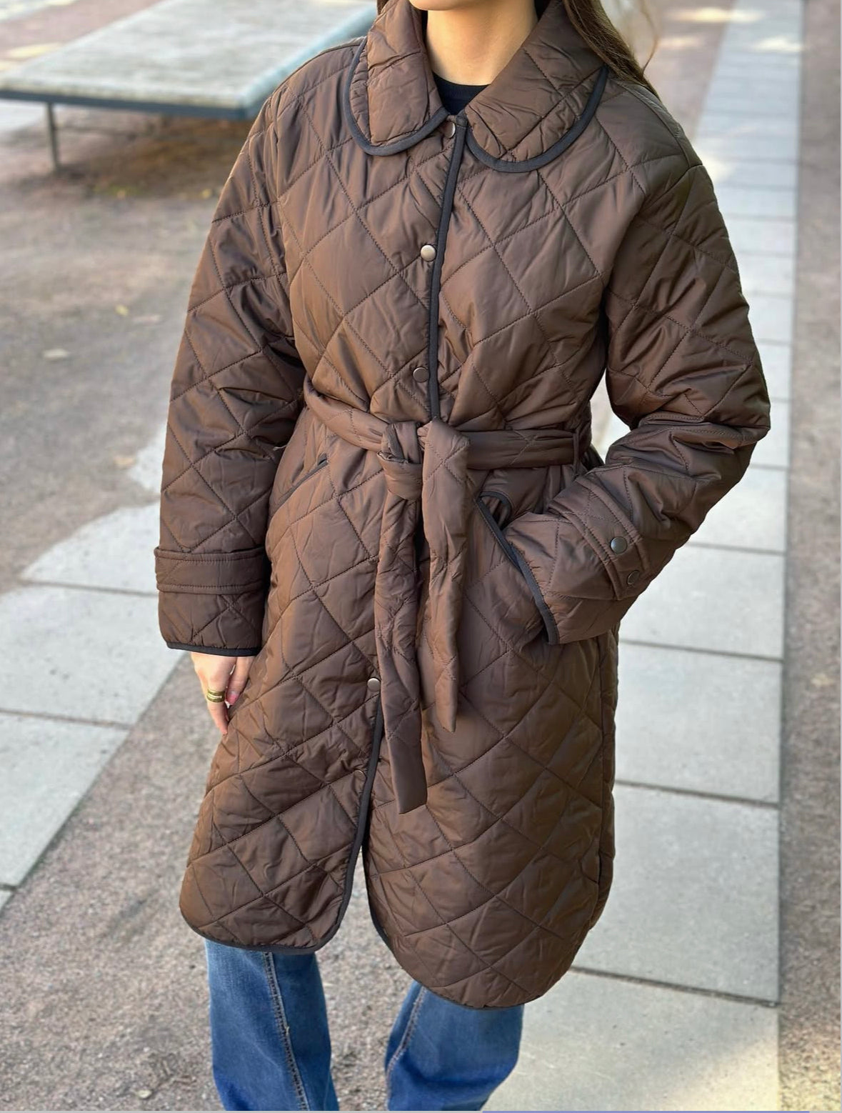 PIECES - EMILY LONG QUILTED JACKET - HOT FUDGE