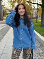 Ladda upp bild till gallerivisning, ONLY - SOPHIE L/S OVERSIZED JKT - MEDIUM BLUE DENIM
