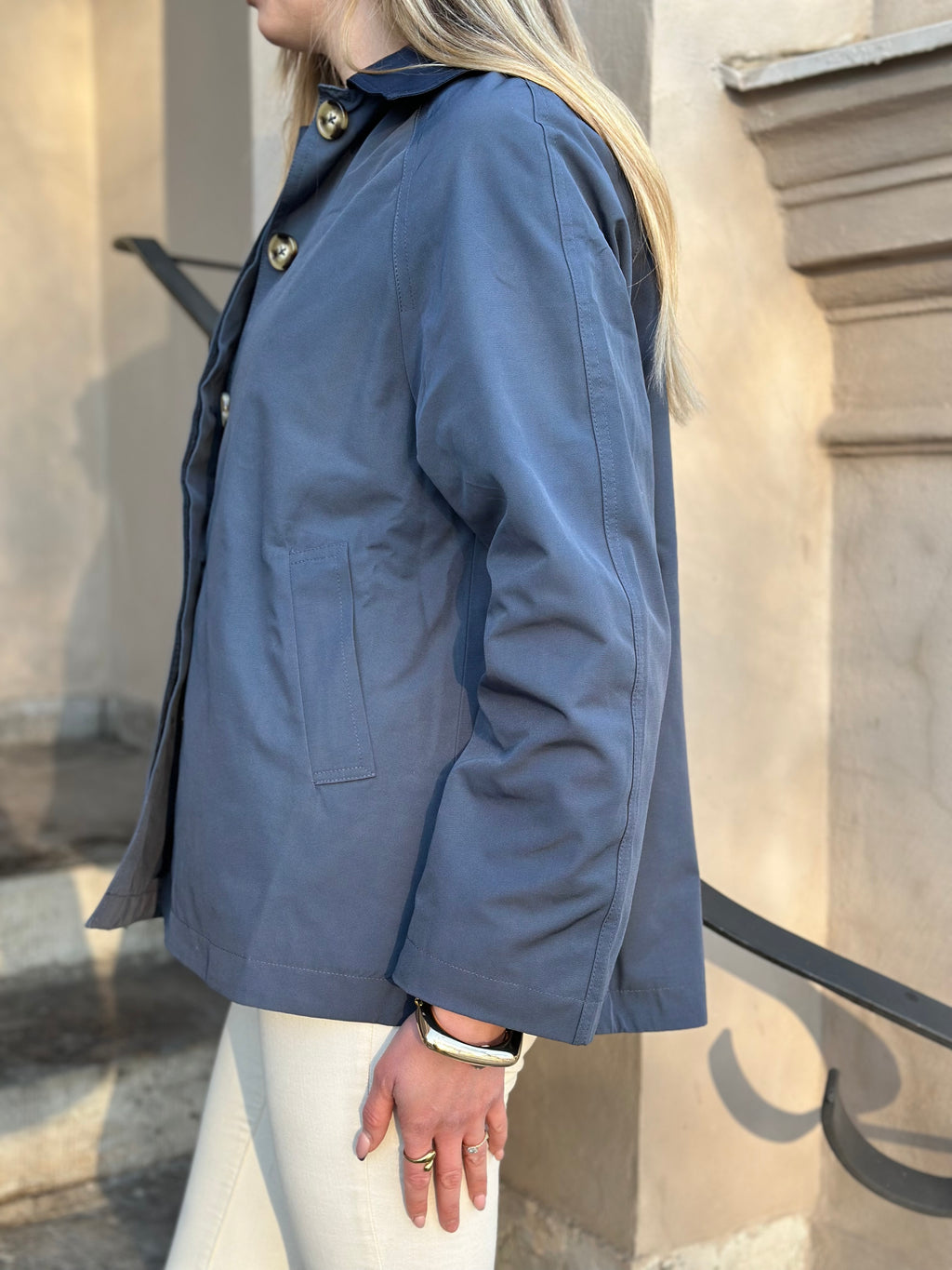 PIECES - VILMA LS A-SHAPE TRENCHCOAT - OMBRE BLUE/NIGHT SKY