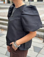 Ladda upp bild till gallerivisning, ONLY - MANNY 2/4 HEAVY SATIN TOP - BLACK
