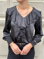 Ladda upp bild till gallerivisning, VEROMODA - BRA LS V-NECK FRILL BLOUSE - BLACK
