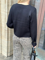 Ladda upp bild till gallerivisning, PIECES - FARIE LS O-NECK SPLIT KNIT - BLACK
