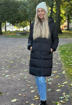 Ladda upp bild till gallerivisning, PIECES - BEE LONG NEW PUFFER JACKET - BLACK
